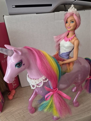 Διαδραστικό σετ Barbie Dreamtopia Magical Lights με κούκλα και μονόκερο Mattel