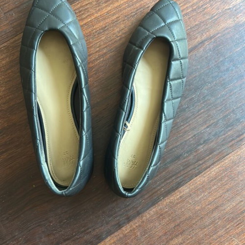 H&M black quilted ballerinas size 37 like new