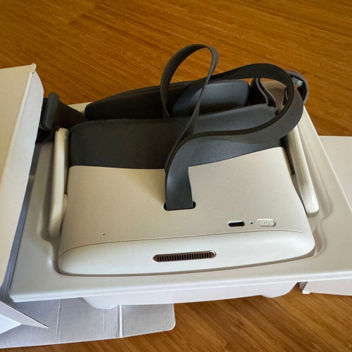 PICO G3 VR Headset like new with box, all-in-one enterprise