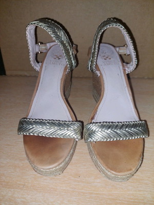 Vince Camuto platforms size 38