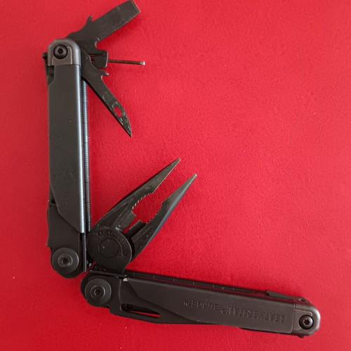 Leatherman Surge multitool black large size used