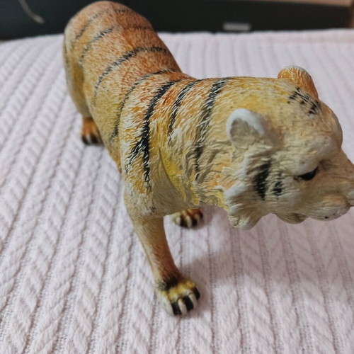 Tiger figure like new