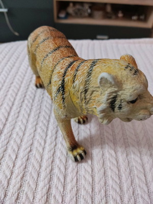 Tiger figure like new