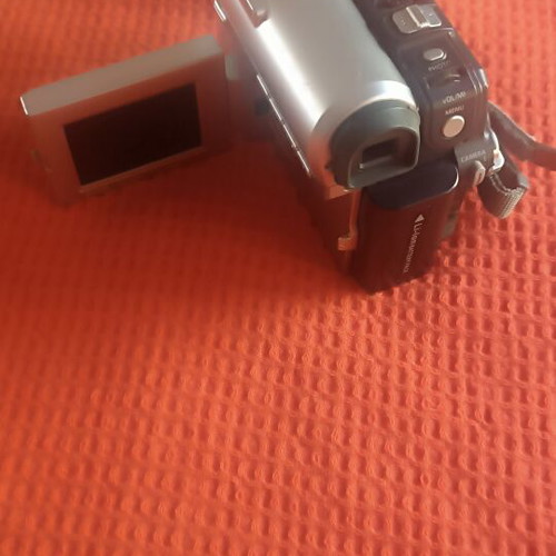 Samsung VP-D351 PAL digital camcorder like new with MiniDV cassette