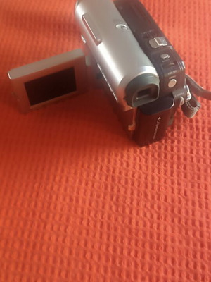 Samsung VP-D351 PAL digital camcorder like new with MiniDV cassette