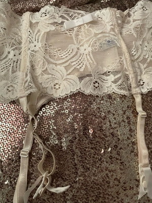 Warner lace garter no.S new, beige
