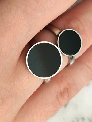 Steel rings like new, silver and black color, set of 2