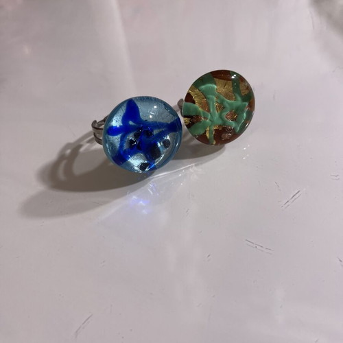 Set of 2 rings like new, multicolor