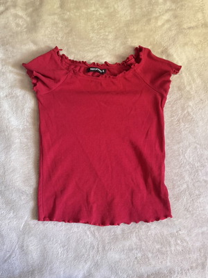 Womens cropped t shirt Terranova XS in good condition, red