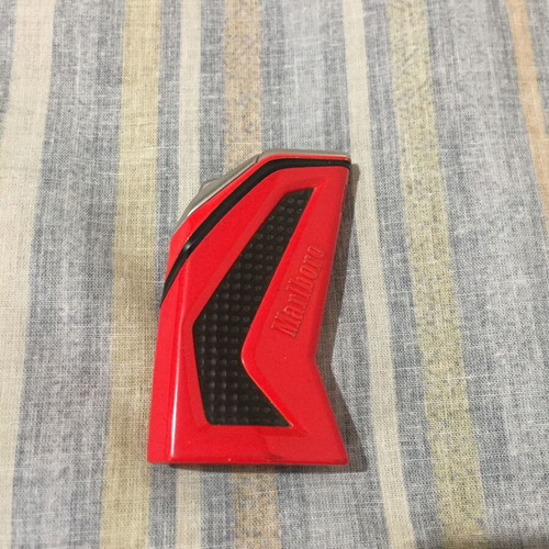 Marlboro lighter like new