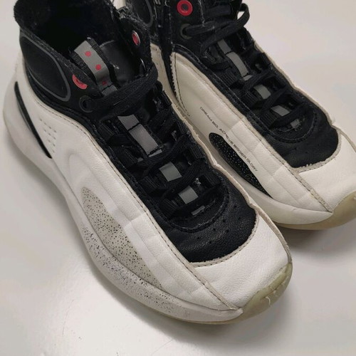 Zara athletic shoe used, size 31, black and white
