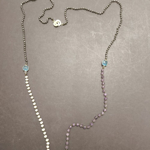 Long rosary necklace with semiprecious stones and gold-plated clasp