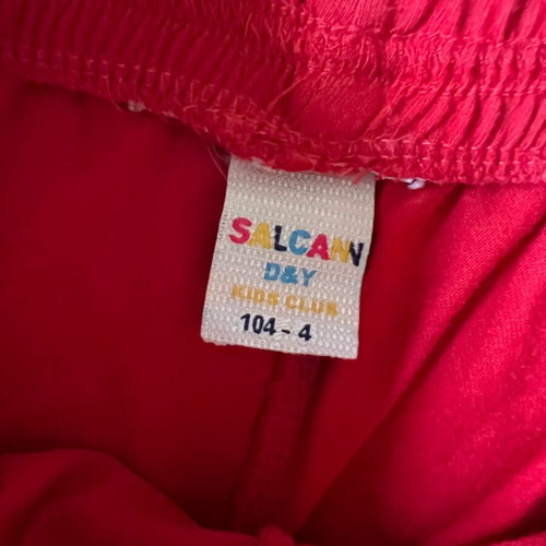 Boys' shorts size 4 years, red, like new