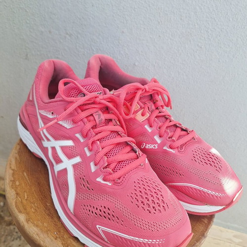 Asics GT-2000 7 running shoes, size 42, pink and white