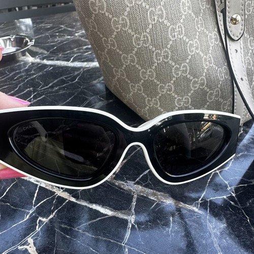 Chanel sunglasses like new, black and white
