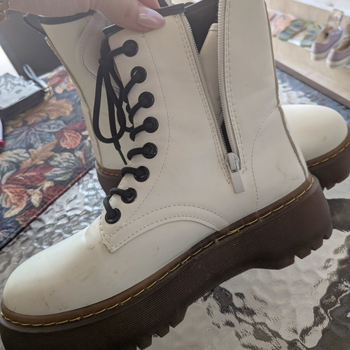 White women's ankle boots size 40 with zipper and chunky sole