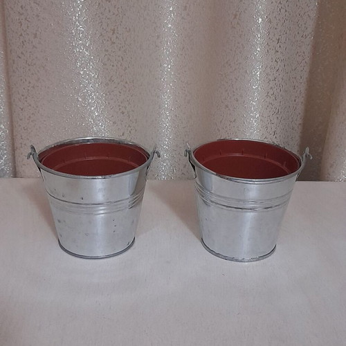 Set of 2 used metal flowerpots with removable plastic liners