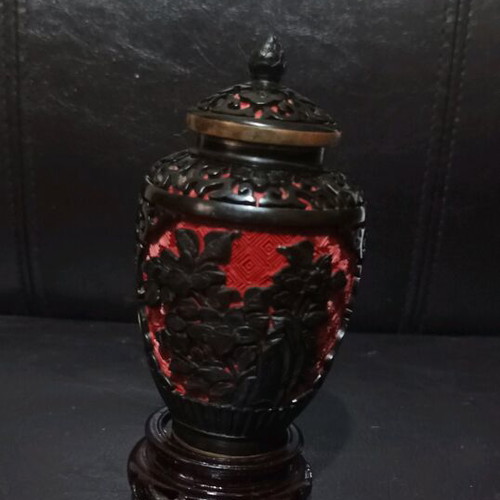 Chinese lacquer set with vase, 2 small jars and plate like new