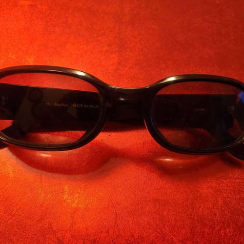 Max Mara sunglasses like new, black vintage style