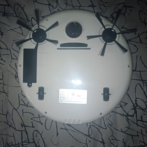 Robot vacuum new with charging cable, screwdriver and cleaning cloth