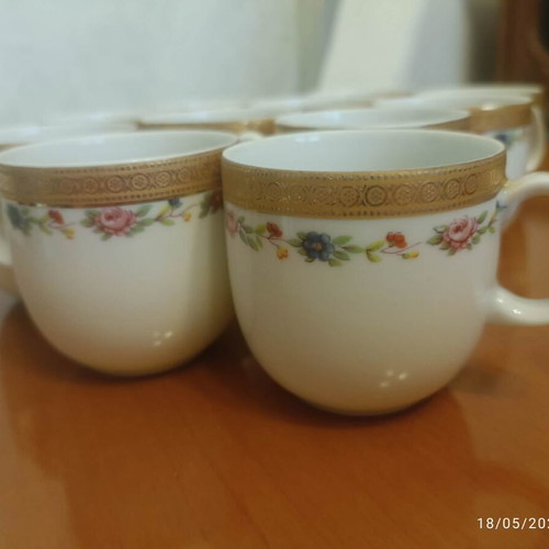 Butchenruther set of 11 small cups with saucers like new