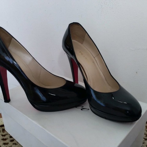 Patent leather pumps used size 37, leather with red sole