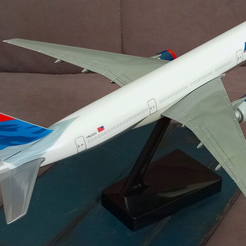 Boeing 777-232ER Delta Air Lines plastic model 1/200 scale new