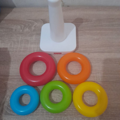 Fisher-price πυραμίδα μεταχειρισμένη με 5 χρωματιστούς κρίκους
