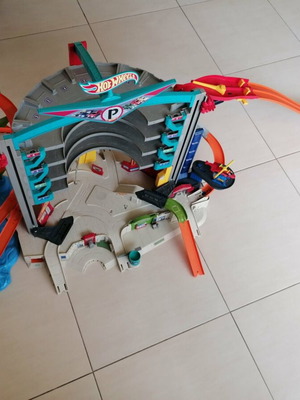 Mattel Hot Wheels Ultimate Garage CMP80 playset