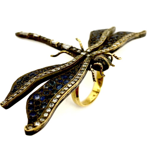 18k Butterfly Ring like new with diamonds and sapphires