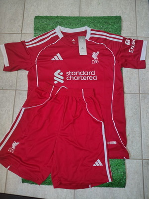 Liverpool 2026 Home κοντομάνικο σετ καινούργιο με ετικέτες, μέγεθος Medium