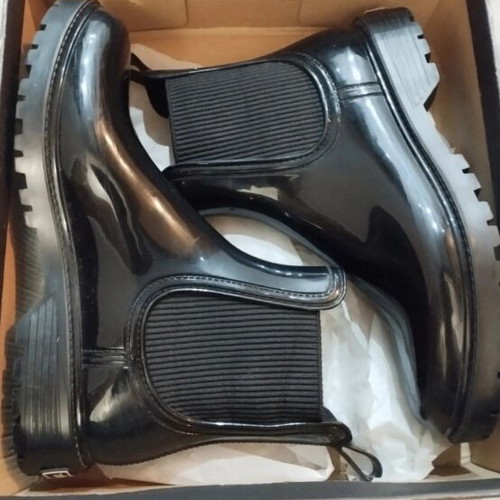 Toni Pons boots size 40 like new, black
