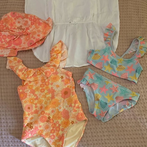 H&M pack with 2 swimsuits, hat and caftan like new, size 110/116