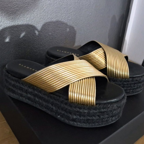 Glamazons women's platform shoes like new, black and gold