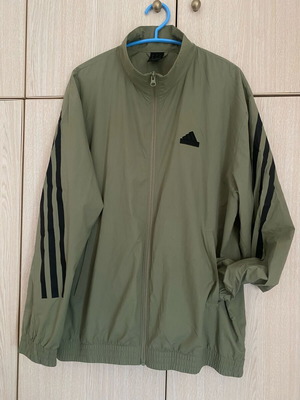 Adidas windbreaker jacket like new, size M