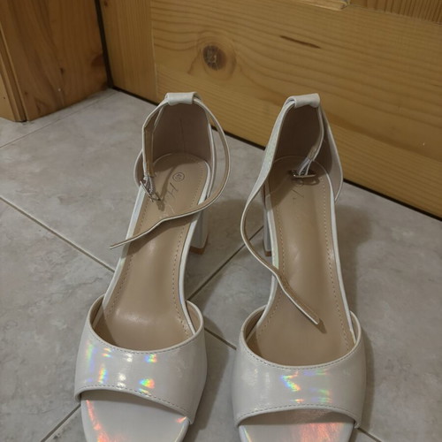 White high-heeled sandals size 40 like new