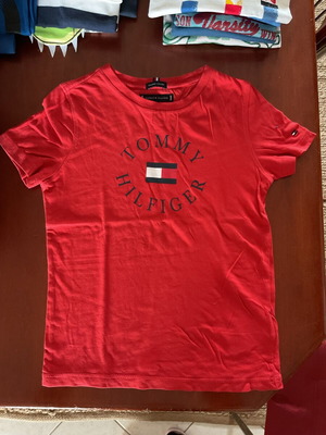 Tommy Hilfiger kids t-shirt like new, red, 122 cm