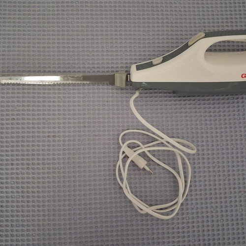 Melissa electric knife model EK-100 like new