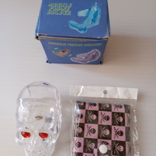 Goth wallet with skulls new, decorative skull stand gift