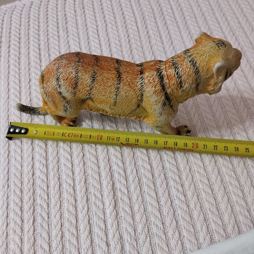 Tiger figure like new