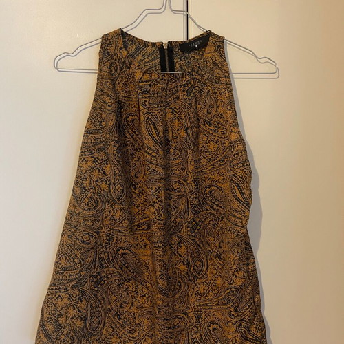 Strass Exclusive sleeveless top like new with pleated neckline and paisley print