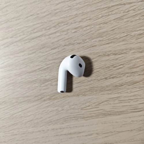 AirPods 4th Gen used, left earbud and case fully functional