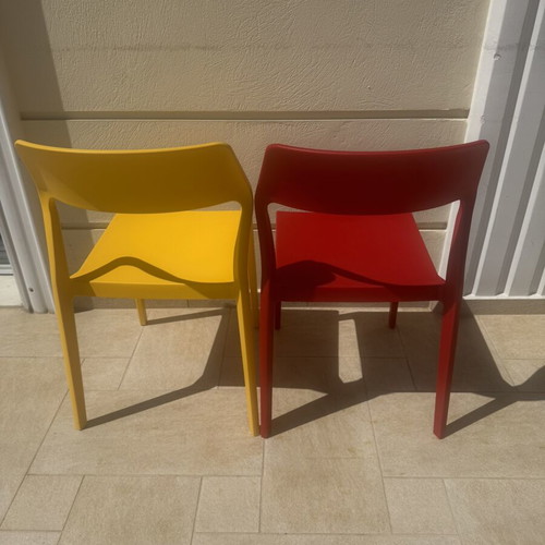 Siesta Snow chairs new, red and yellow, set of 40