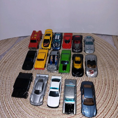 Hot Wheels toy cars used, set of 14 pieces