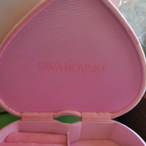 Swarovski heart-shaped pink velvet jewelry box