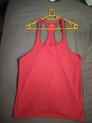 Sleeveless women's sports top red medium like new