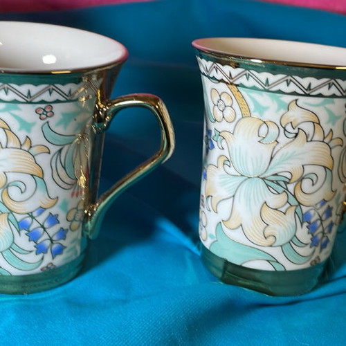Coffee cups new, set of 4 with gold leaf and embossed designs