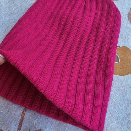 One Size pink beanie like new