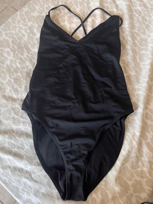 One-piece swimsuit like new, black, size L