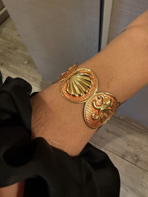 S steel thick summer bracelet with shell design, orange and gold tone